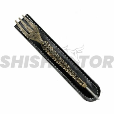 El tenedor punzón gold black es un accesorio fundamental para realizar los orificios del papel de aluminio.